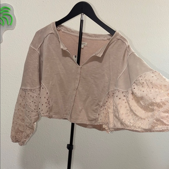 Anthropologie Tops - Pilcro by Anthropologie Women's Beige Eyelet Sleeve Top
